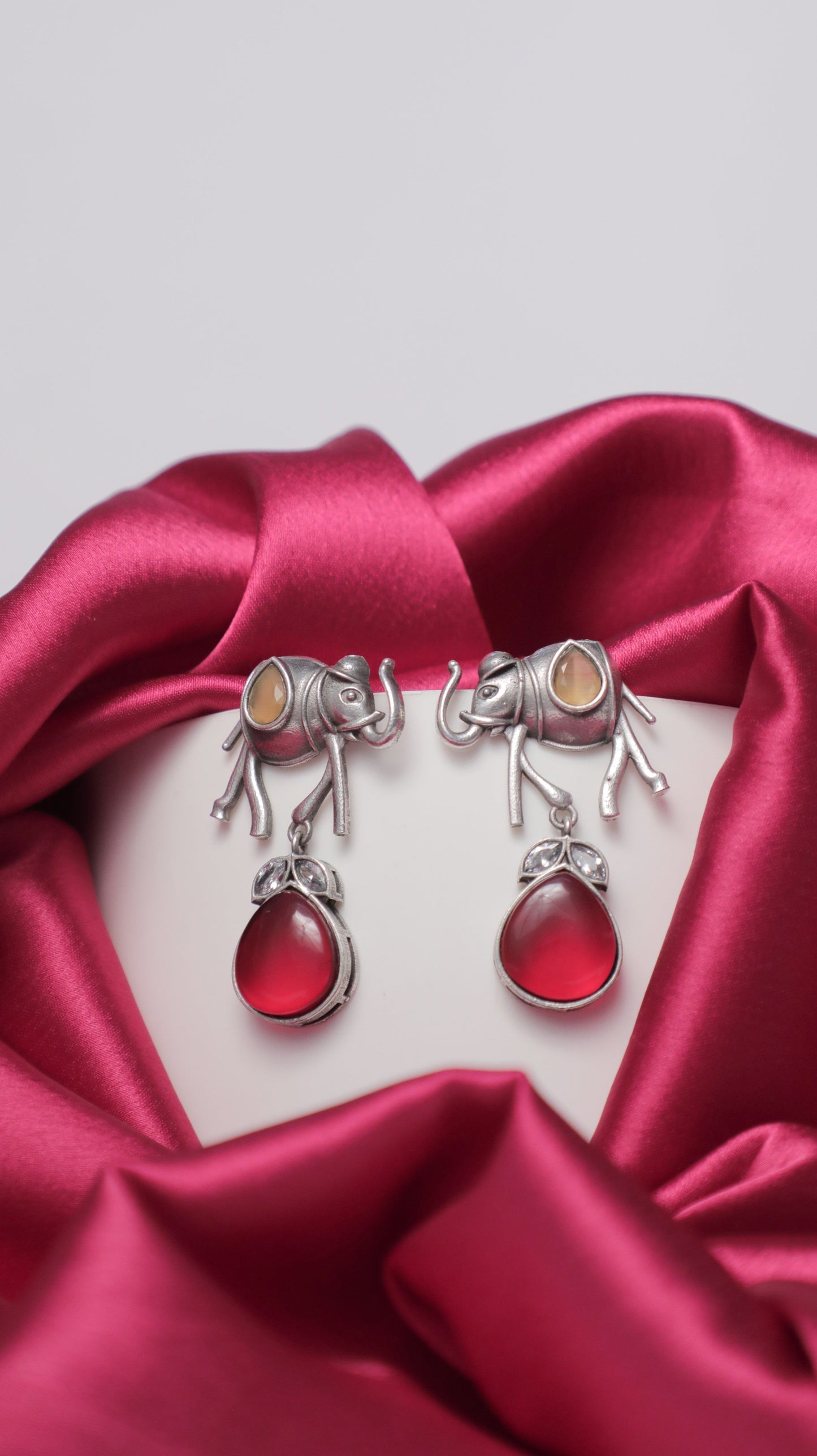 Elegant tear drop earings SIVA by Anika