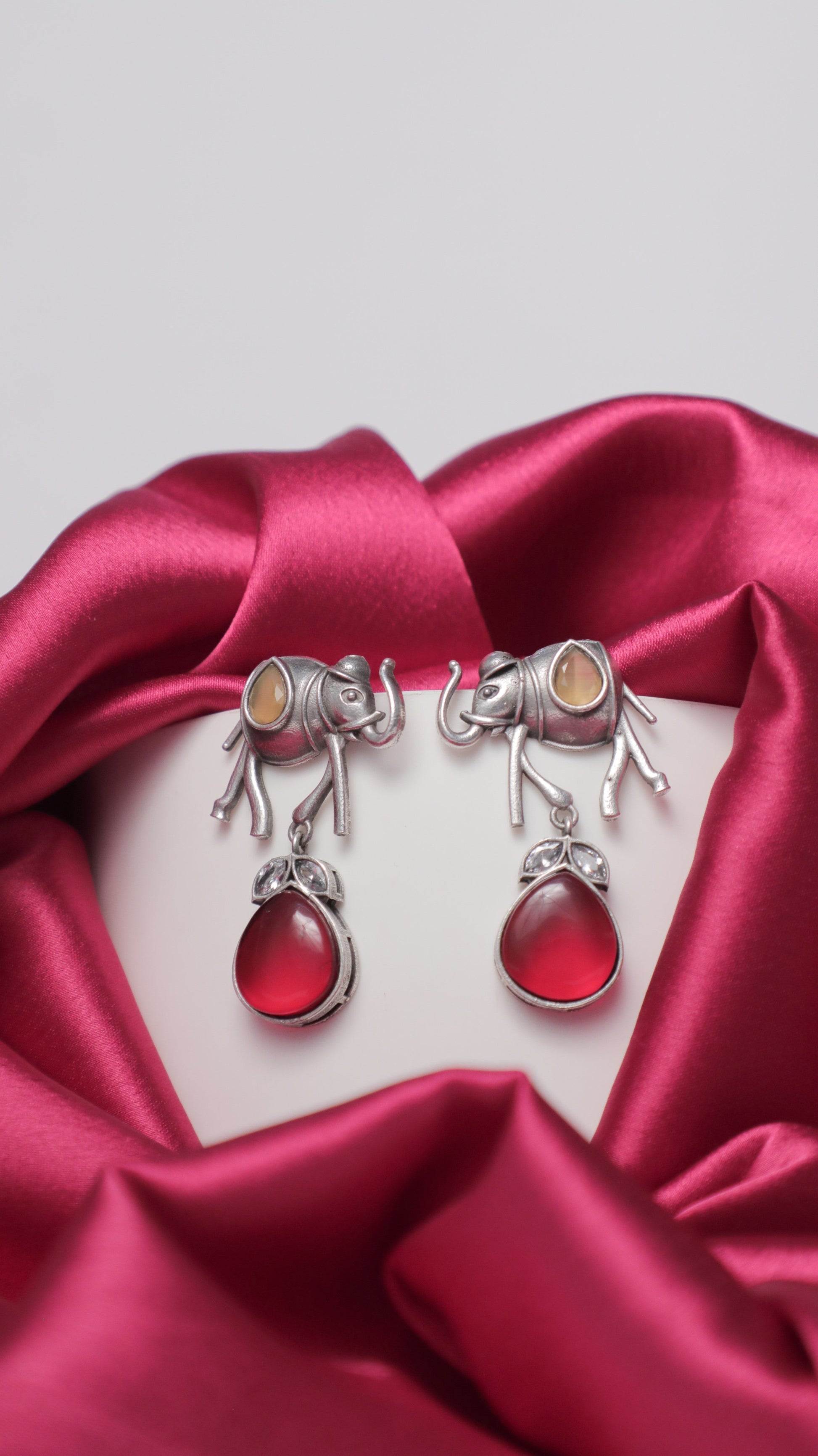 Elegant tear drop earings SIVA by Anika