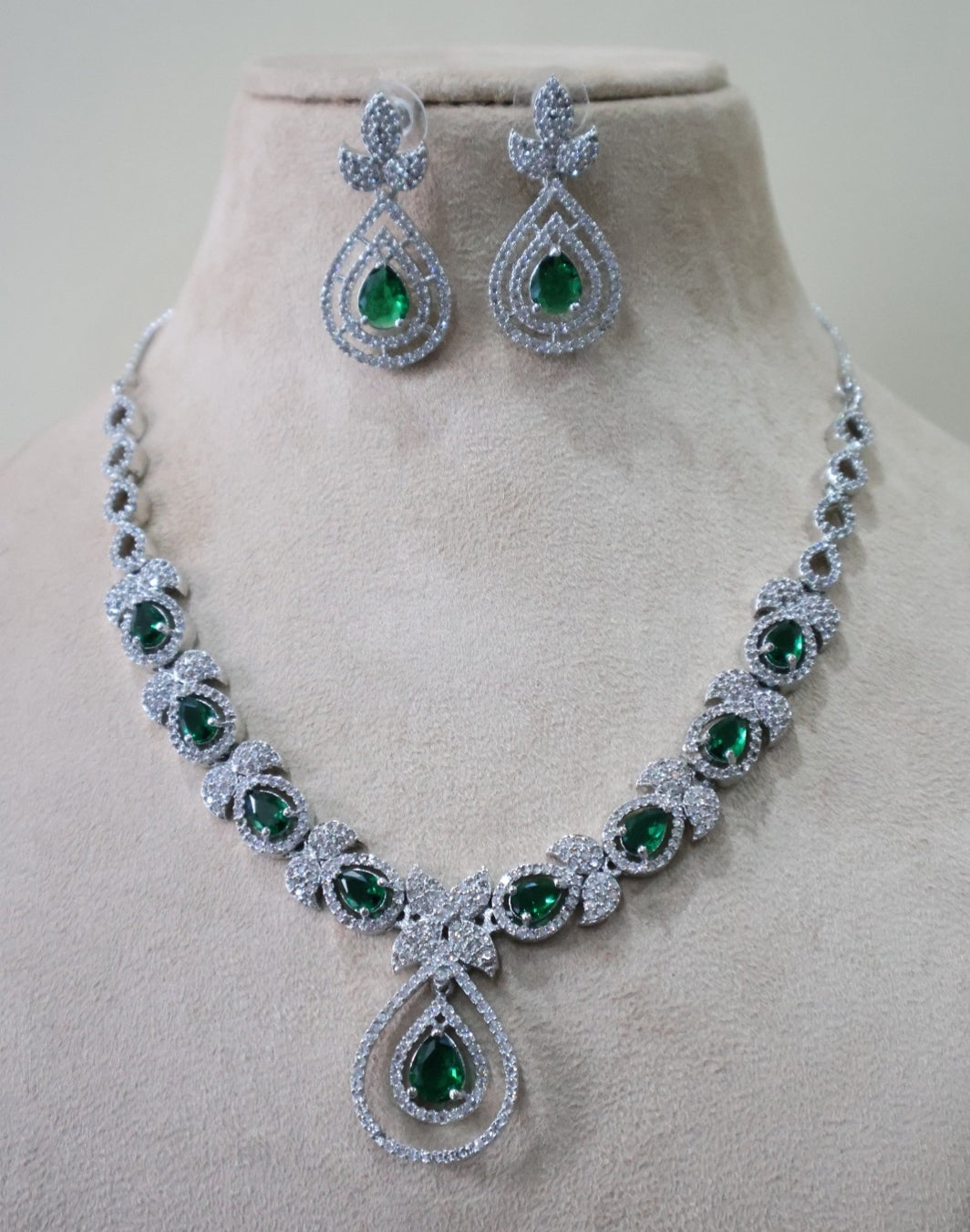 Twinkling Elegant Jewellery Sets SIVA by Anika