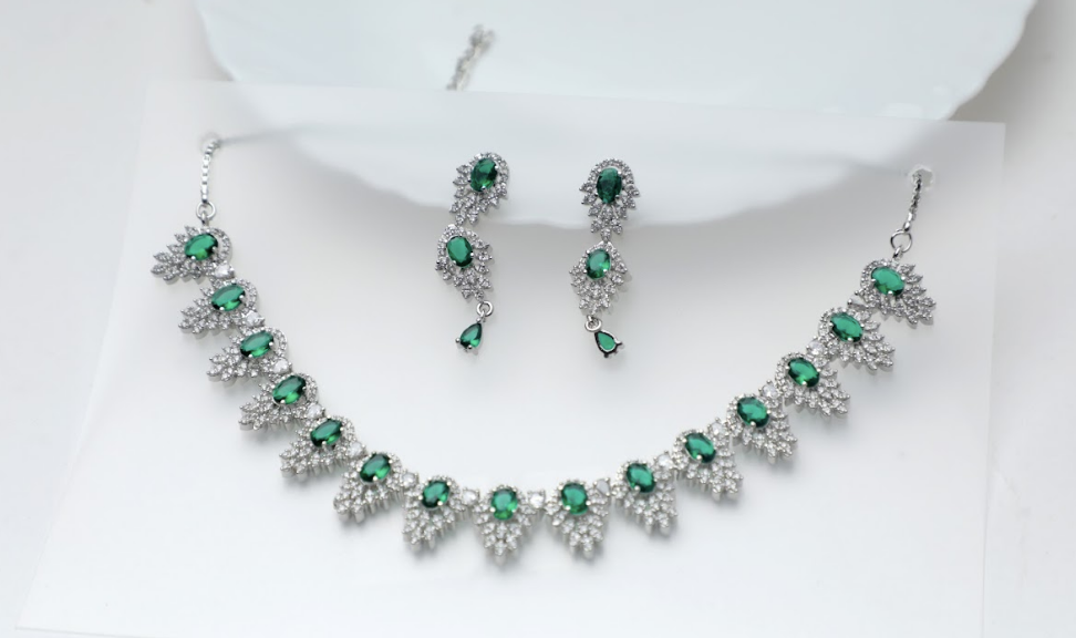 Graceful Green Jewellery Set SIVA by Anika