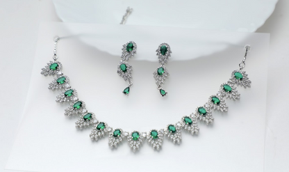 Graceful Green Jewellery Set SIVA by Anika