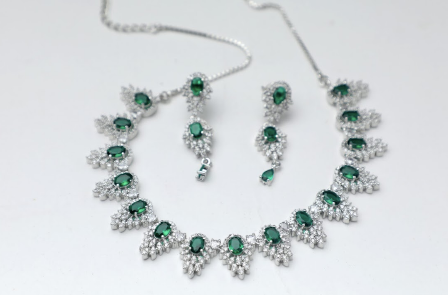 Graceful Green Jewellery Set SIVA by Anika